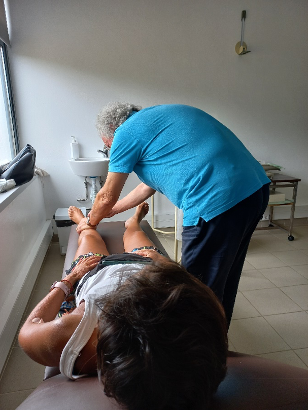 Clinical evaluation of an ESMI participant on the island of Flores by ESMI team member João Vasconcelos.